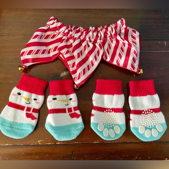 Small dog holiday outfit, collar and socks - Picture 1 of 2